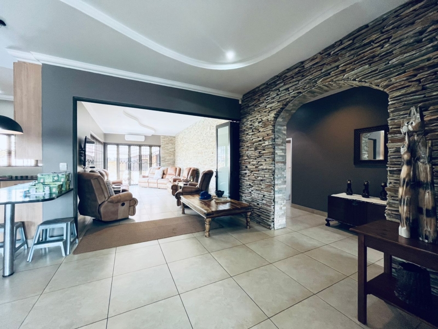 3 Bedroom Property for Sale in Safari Gardens North West